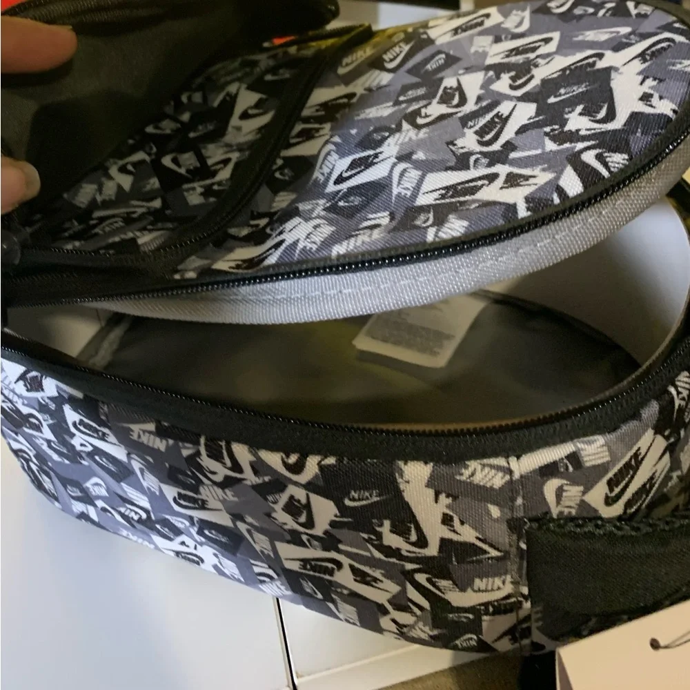 Nike Classic Logo Fuel Pack Insulated Lunch Bag ID Window Front Zip Pocket Black